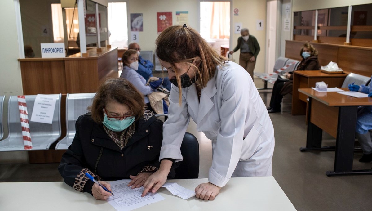 Yunanistan'da 20 bin doktor ülkeyi terk etti