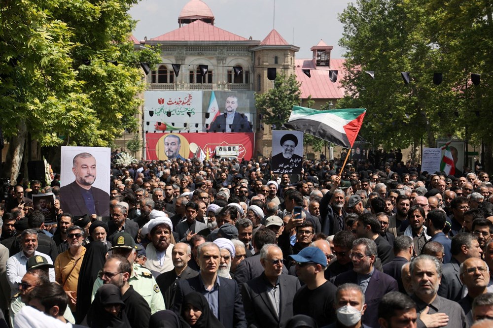 İran Cumhurbaşkanı Reisi ve Dışişleri Bakanı Abdullahiyan toprağa veriliyor - 8