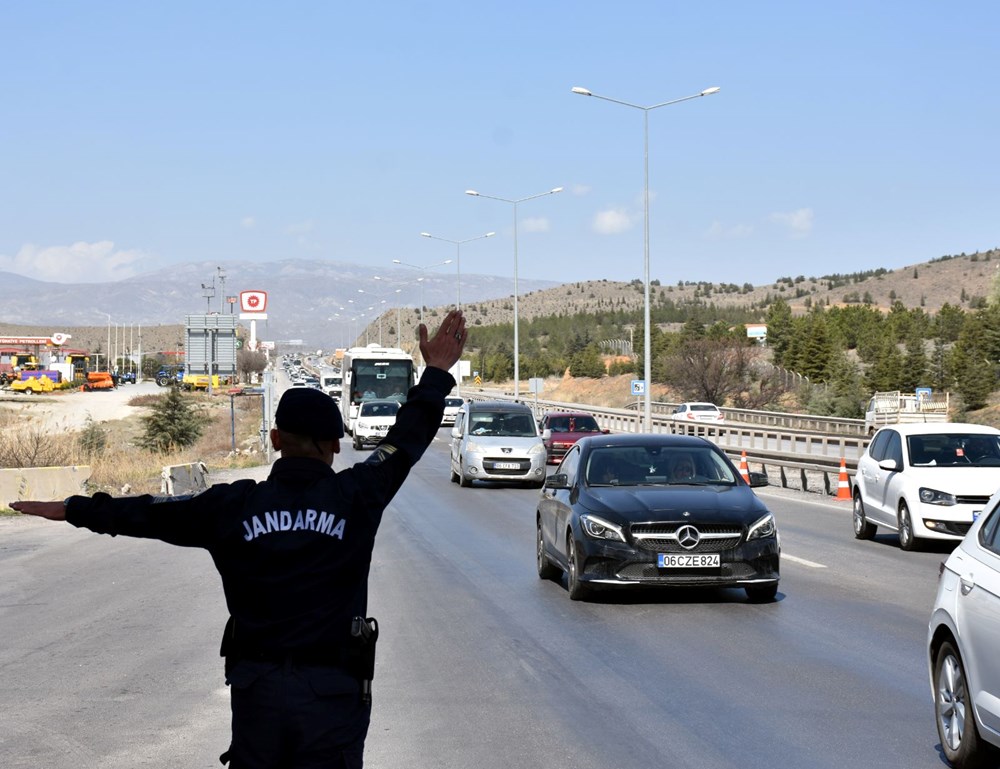 Bayram Tatili Kaosu: Kilit Kavşakta Trafik Tıkanıklığı 74 1eaidEIr90ORWb7b2mTGCQ