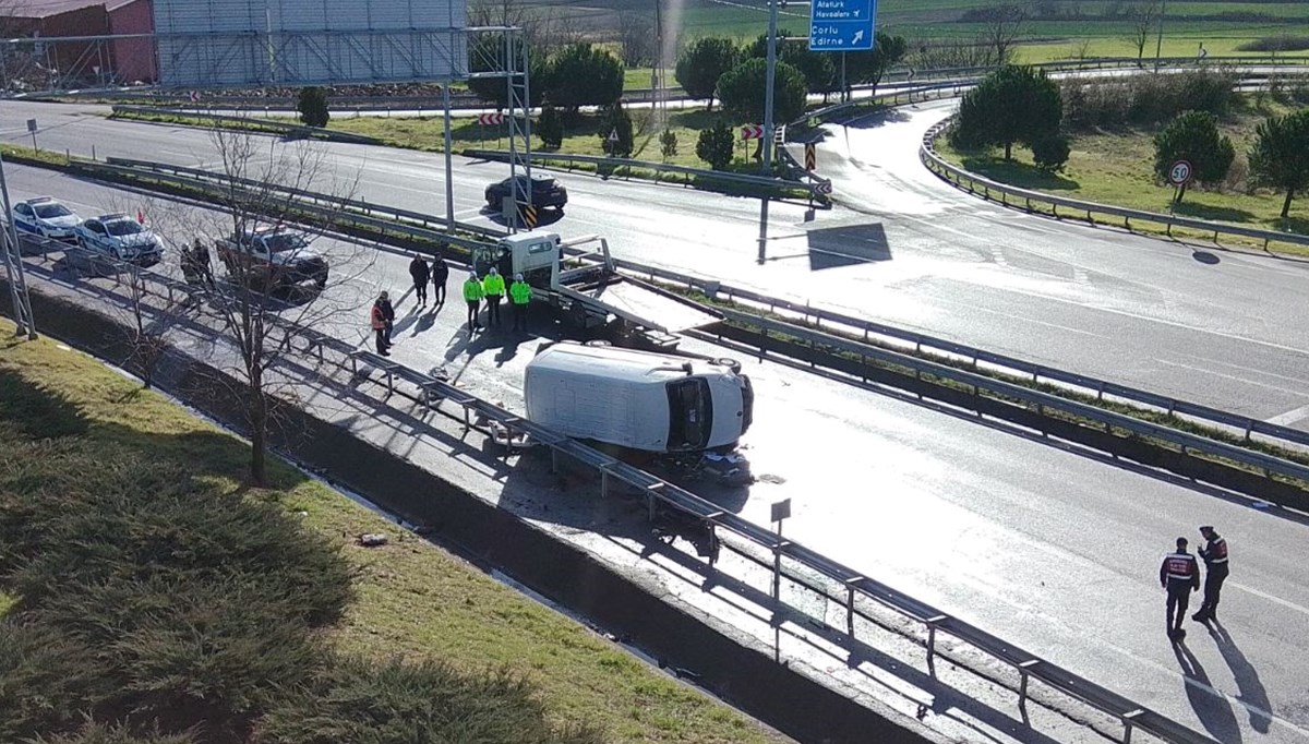 Tekirdağ'da minibüs devrildi: 1 ölü Tekirdağ'da minibüs devrildi: 1 ölü