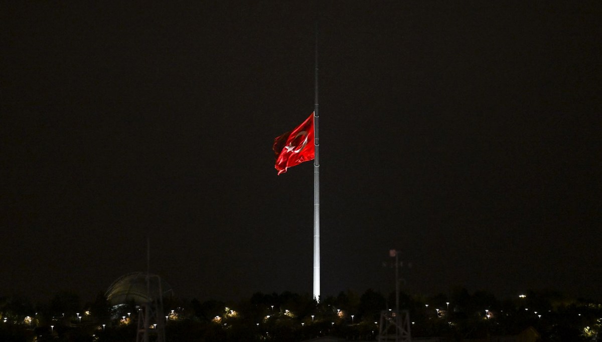 SON DAKİKA HABERİ: Türkiye'de 3 gün ulusal yas ilan edildi SON DAKİKA HABERİ: Türkiye'de 3 gün ulusal yas ilan edildi