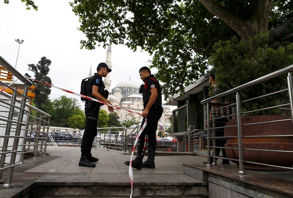 İstanbul Vezneciler'de polise bombalı araçla saldırı - 7