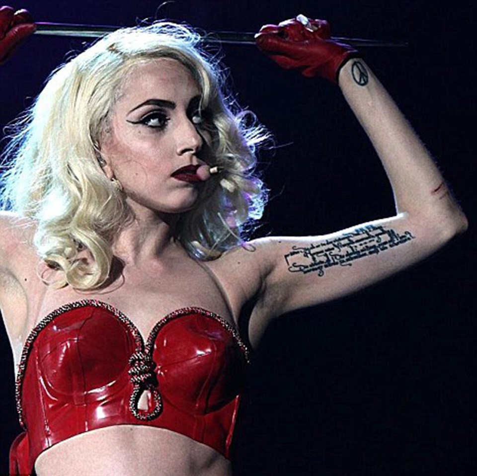 Lady Gaga'dan hayranları için dövme - 1