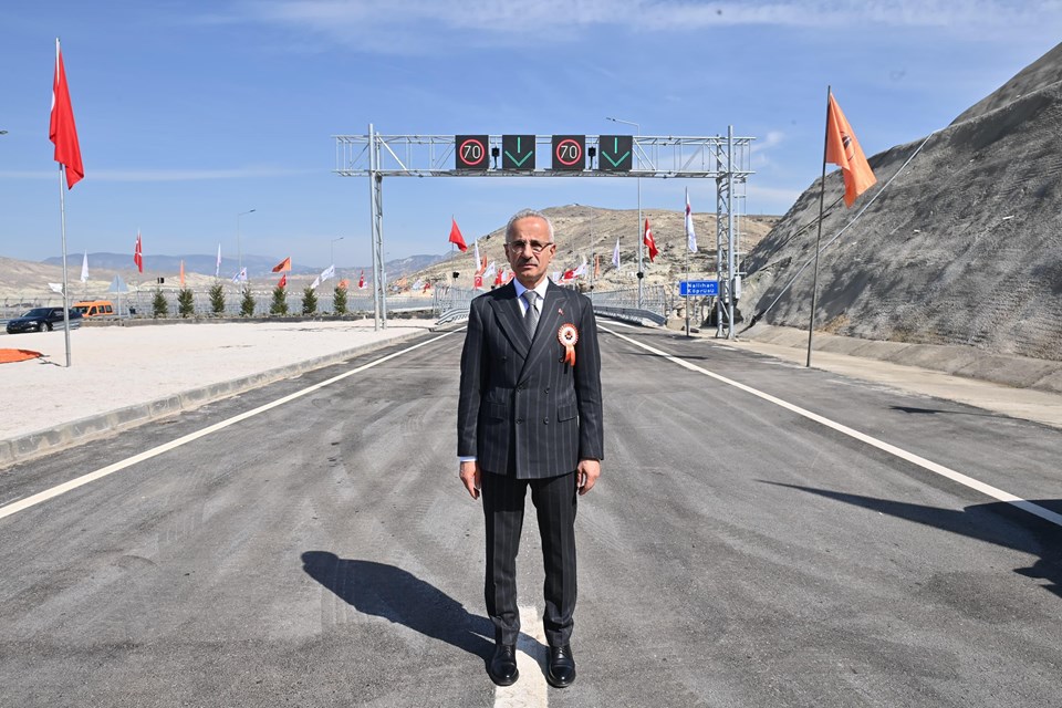 Bakan Uraloğlu açıkladı: İstanbul ve Konya'ya yeni raylı sistemler - 1