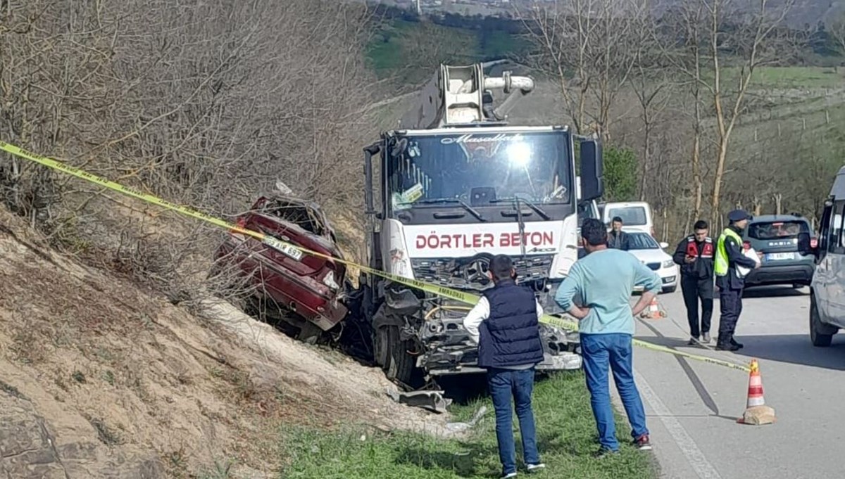 Beton pompası aracıyla çarpışan otomobilin sürücüsü öldü