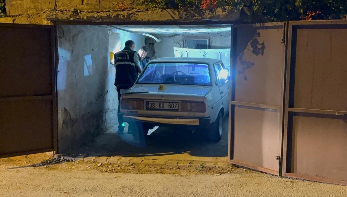 Çalıntı otomobil hasarlı halde otoparkta park halinde bulundu
