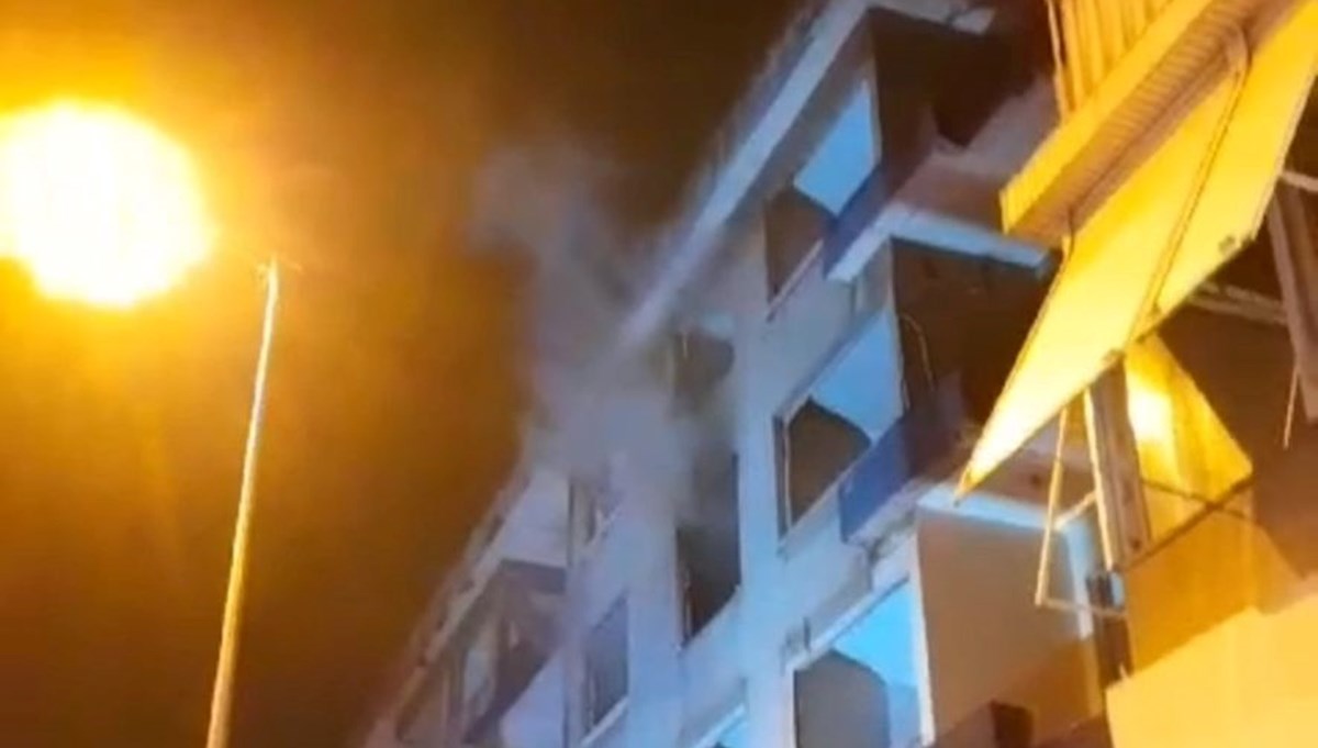 Pendik'te metruk binada yangın Pendik'te metruk binada yangın