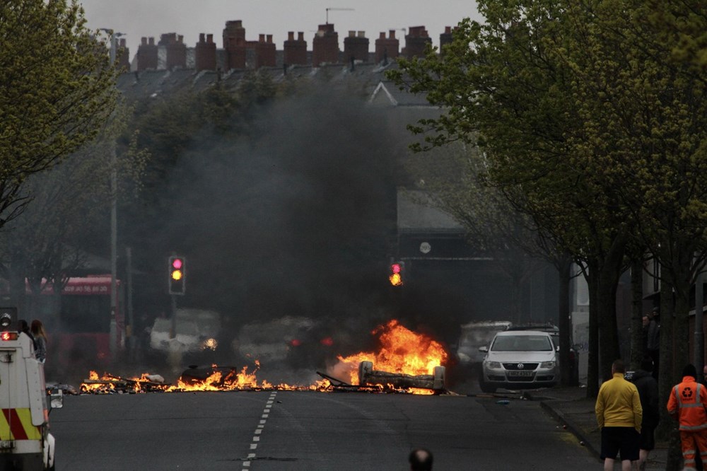Kuzey İrlanda'daki şiddet olayları yeniden başladı - 7