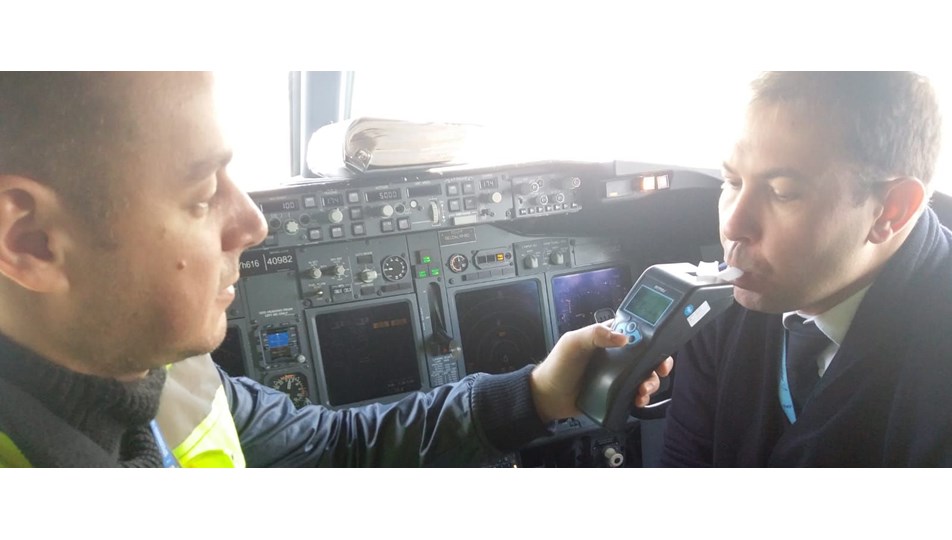 Atatürk Havalimanı’nda pilotlara alkol testi