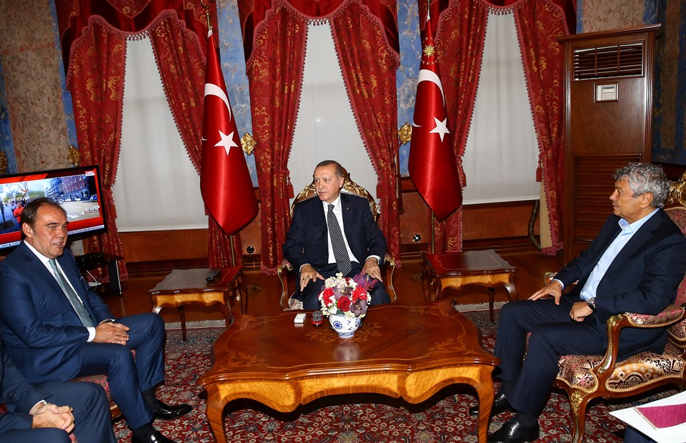 Cumhurbaşkanı Erdoğan, Yıldırım Demirören ve Lucescu'yu kabul etti - 1