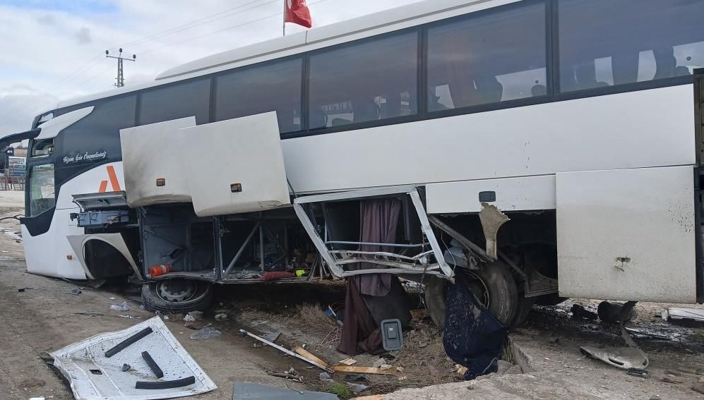 Ankara'da yolcu otobüsü kazası: 5'i ağır 16 yaralı