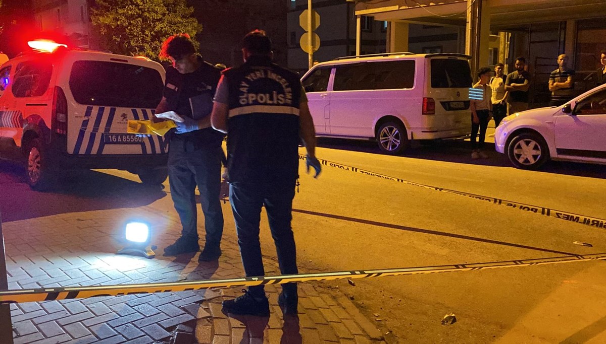 Bursa'da yolda yürürken tabancayla vurulan şahıs yaralandı Bursa'da yolda yürürken tabancayla vurulan şahıs yaralandı