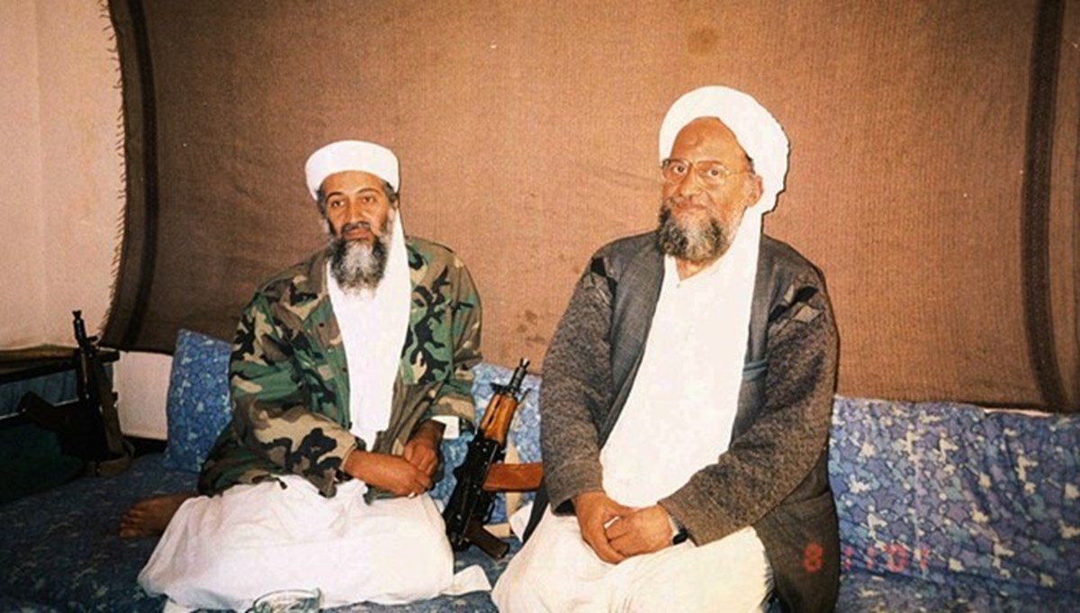 Eymen ez-Zevahiri (sağda) Usama bin Ladin