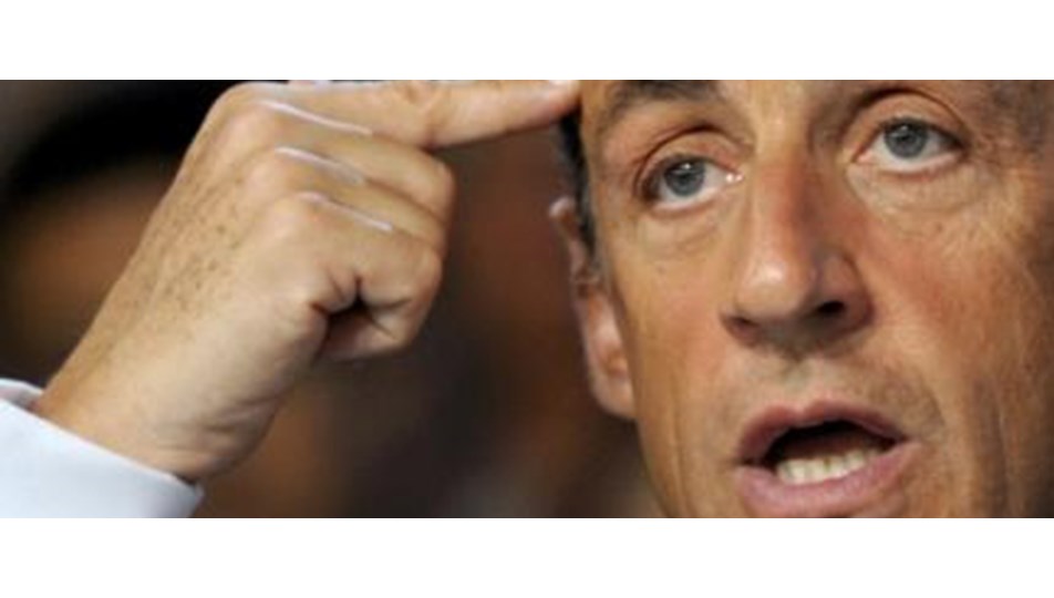Sarkozy dibe vurdu