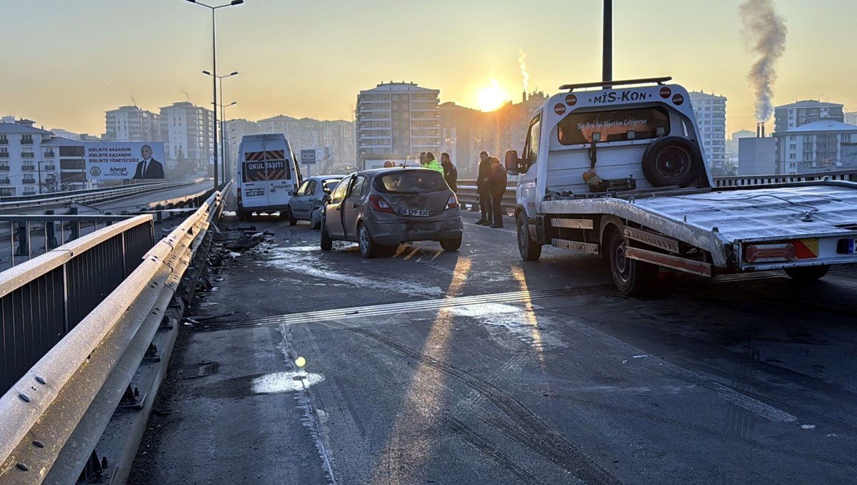 Kırıkkale'de 3 araç birbirine girdi: 6 yaralı