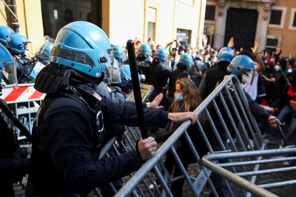 Tradesmen protest for 'restriction' in Italy - 5