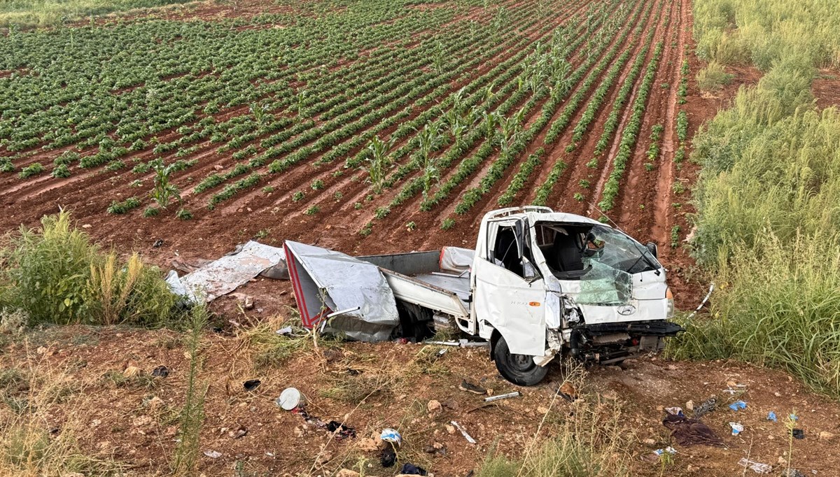 Tarım işçilerini taşıyan pikap devrildi: 1 ölü, 8'i ağır 22 yaralı Tarım işçilerini taşıyan pikap devrildi: 1 ölü, 8'i ağır 22 yaralı