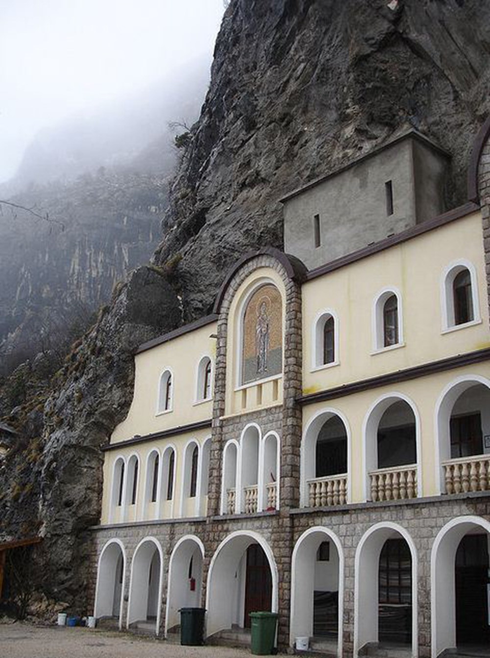 острожский монастырь в черногории