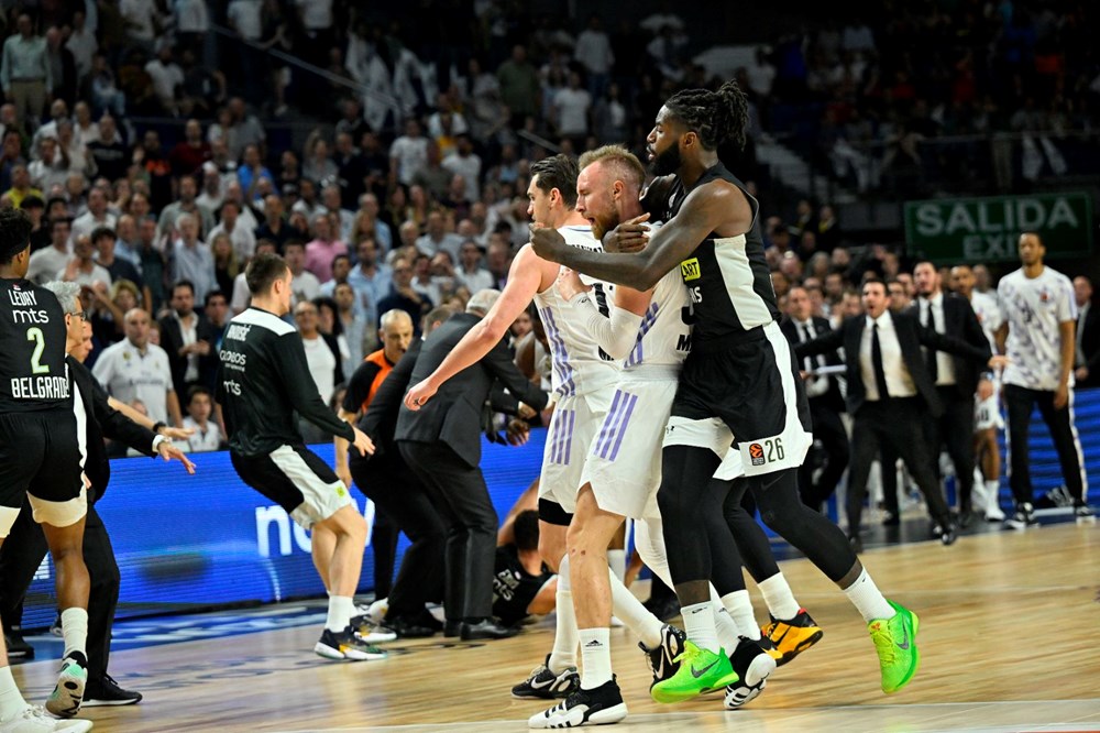 Madrid'de olaylı gece: Real Madrid-Partizan maçında yumruk yumruğa kavga - 13
