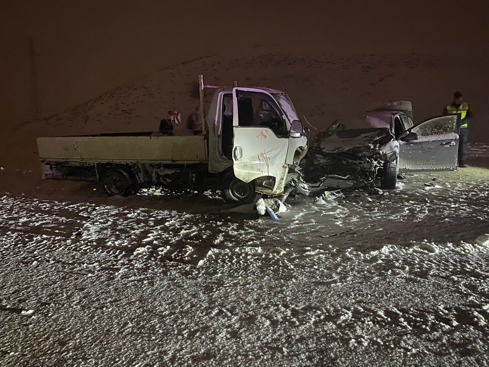 Bingöl'de kamyonet ile otomobil çarpıştı: 1 ölü, 6 yaralı - 1