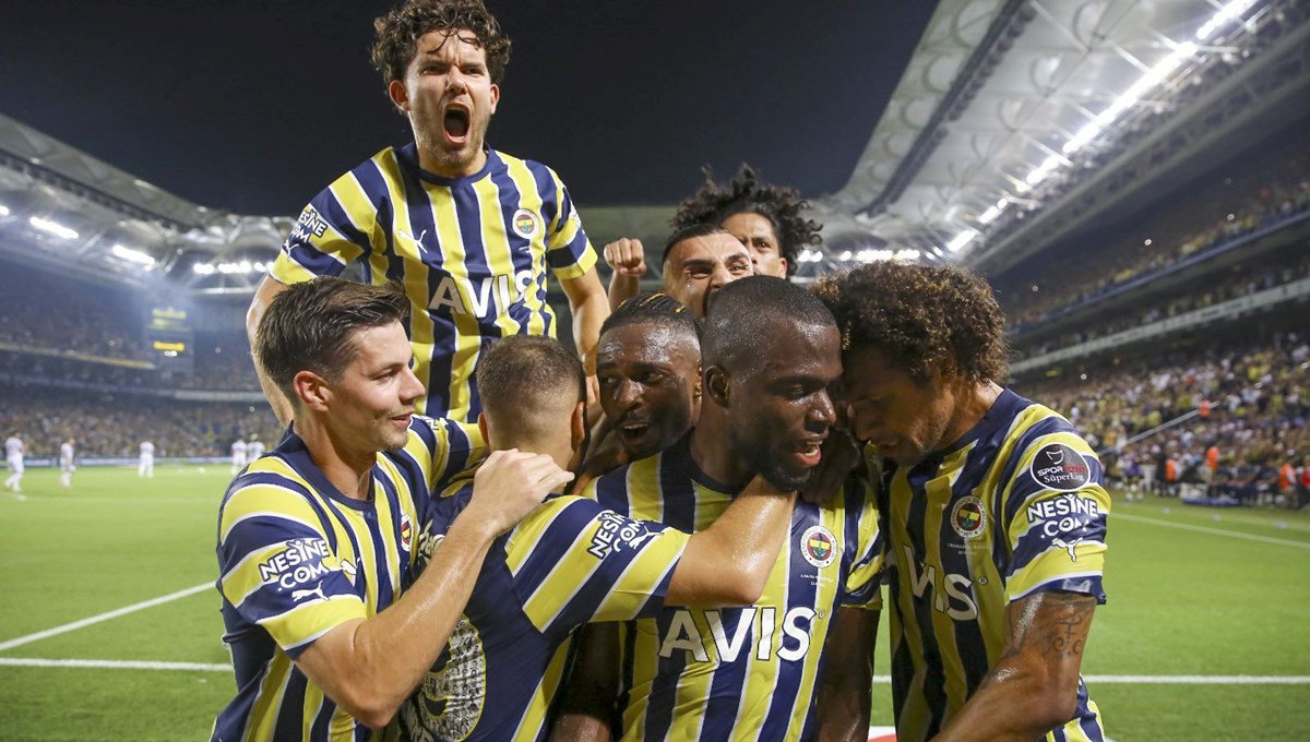 Fenerbahçe 323 gün sonra lider (Fenerbahçe-Adana Demirspor maç sonucu) Fenerbahçe 323 gün sonra lider (Fenerbahçe-Adana Demirspor maç sonucu)