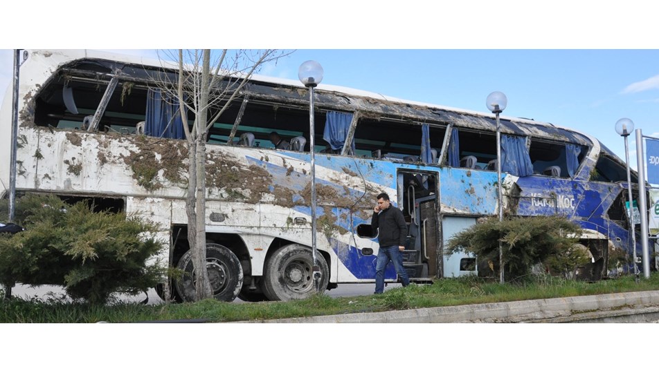 Yolcu otobüsü yan yattı: 21 yaralı
