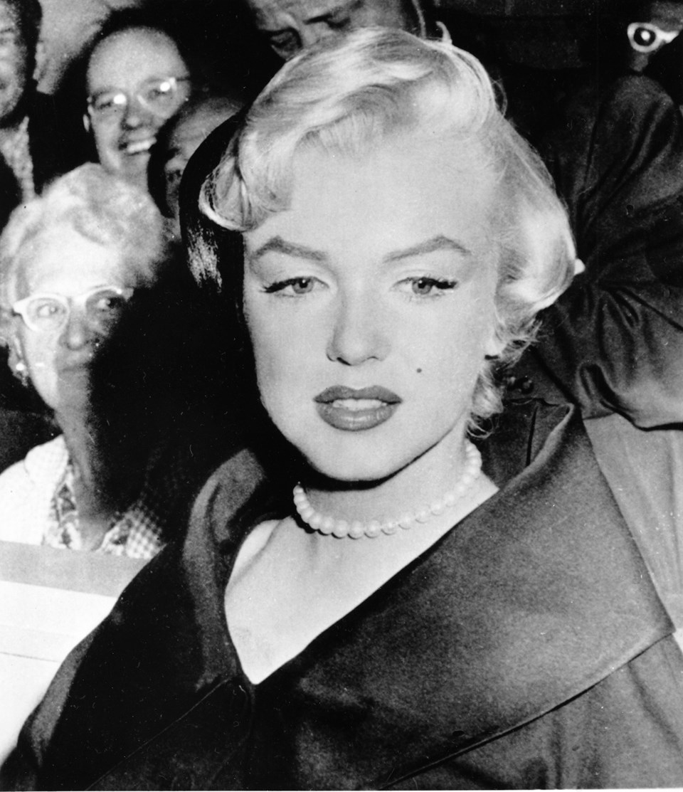 Hollywood yıldızı Marilyn Monroe'nun mezarının yanı satışa çıkıyor - 1