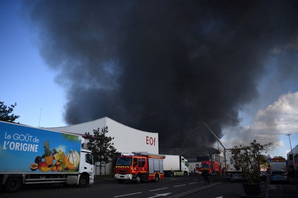 Paris'te bulunan dünyanın en büyük gıda pazarında yangın - 14