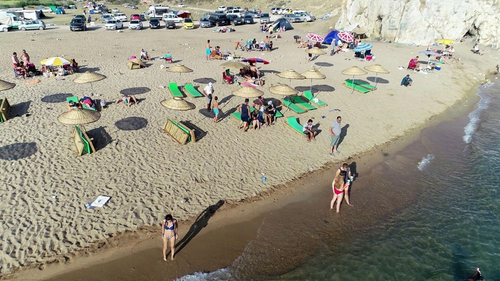 İtalyan koyu, tatilcilerin atıklarıyla çöplüğe döndü - 22