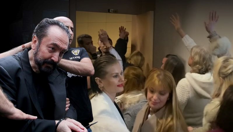 Adnan Oktar ve 18 sanığın yargılandığı davada yeni karar: 3 suçtan beraat etti ('Kedicik'lerden sevgi gösterisi)