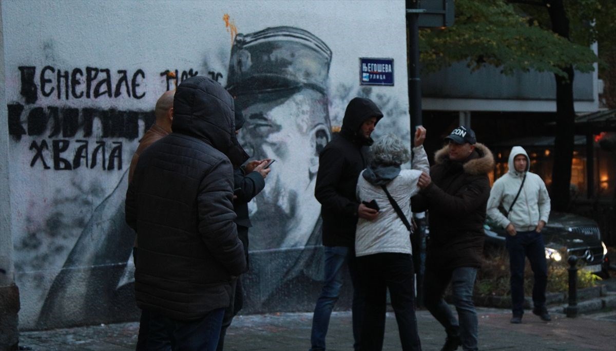 Sırbistan, savaş suçlusu Mladic'in duvar resmini korumaya aldı