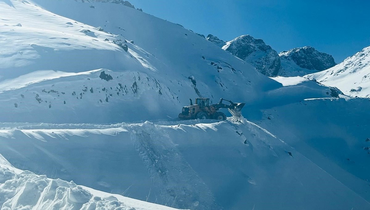 Hakkari'de karla mücadele çalışması