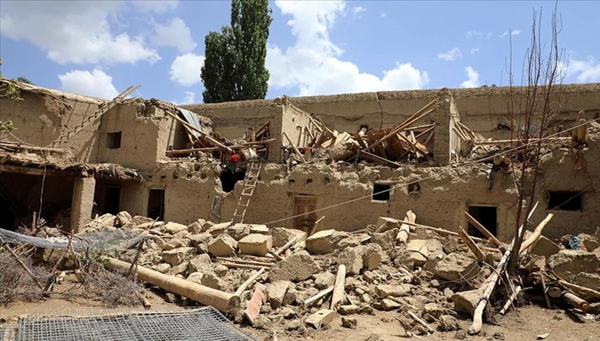 Afganistan'da 5,8 büyüklüğünde deprem Afganistan'da 5,8 büyüklüğünde deprem