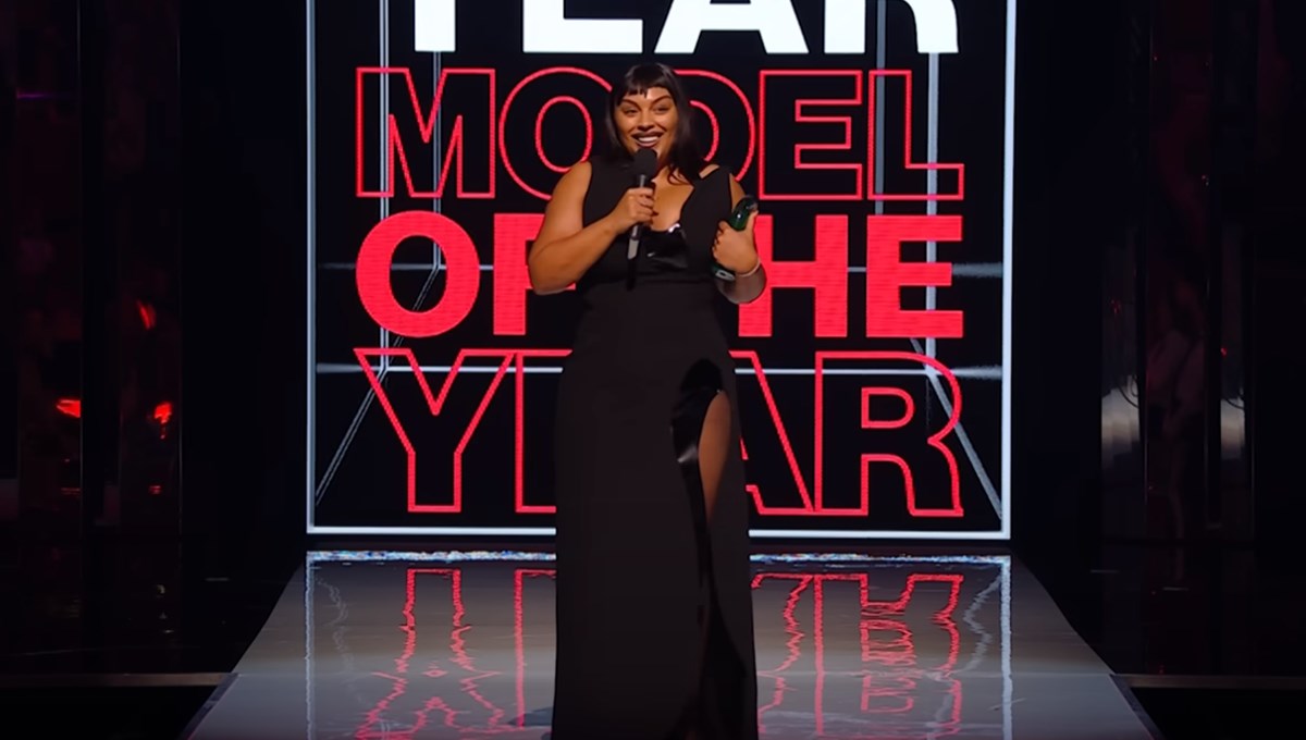 Yılın modeli ödülünü ilk kez ''Büyük beden model'' Paloma Elsesser aldı Yılın modeli ödülünü ilk kez ''Büyük beden model'' Paloma Elsesser aldı