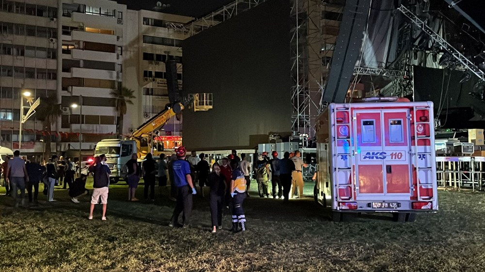 İzmir'de Tarkan konseri için kurulan sahne çöktü - 9