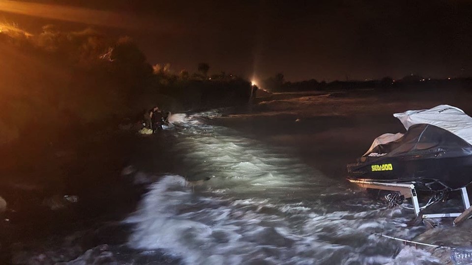 İzmir'de fırtına tekneleri batırdı - 1