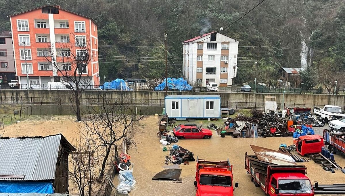 Artvin'de şiddetli yağışlar: Taşkın ve heyelan meydana geldi Artvin'de şiddetli yağışlar: Taşkın ve heyelan meydana geldi