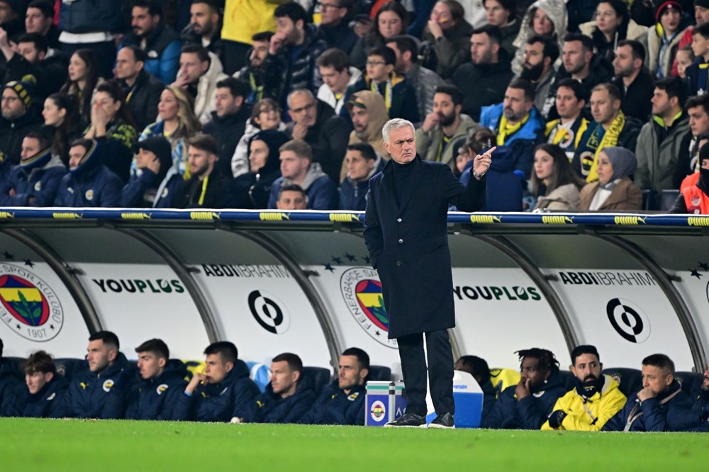 Süper Lig'de zirve takibi: Fenerbahçe 3 puanı 3 golle aldı - 24
