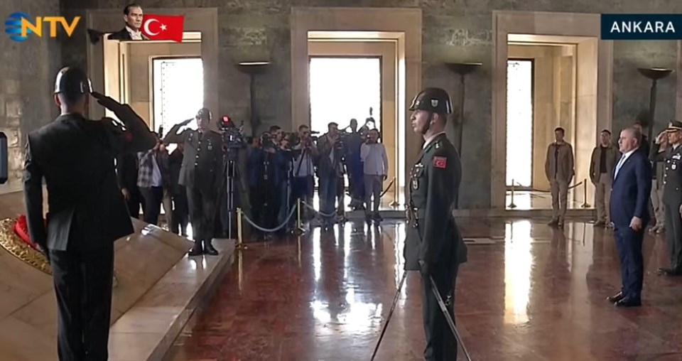 İlk adımın ışığında 106'ncı yıl: 81 ilden gelen gençler Anıtkabir'de - 2