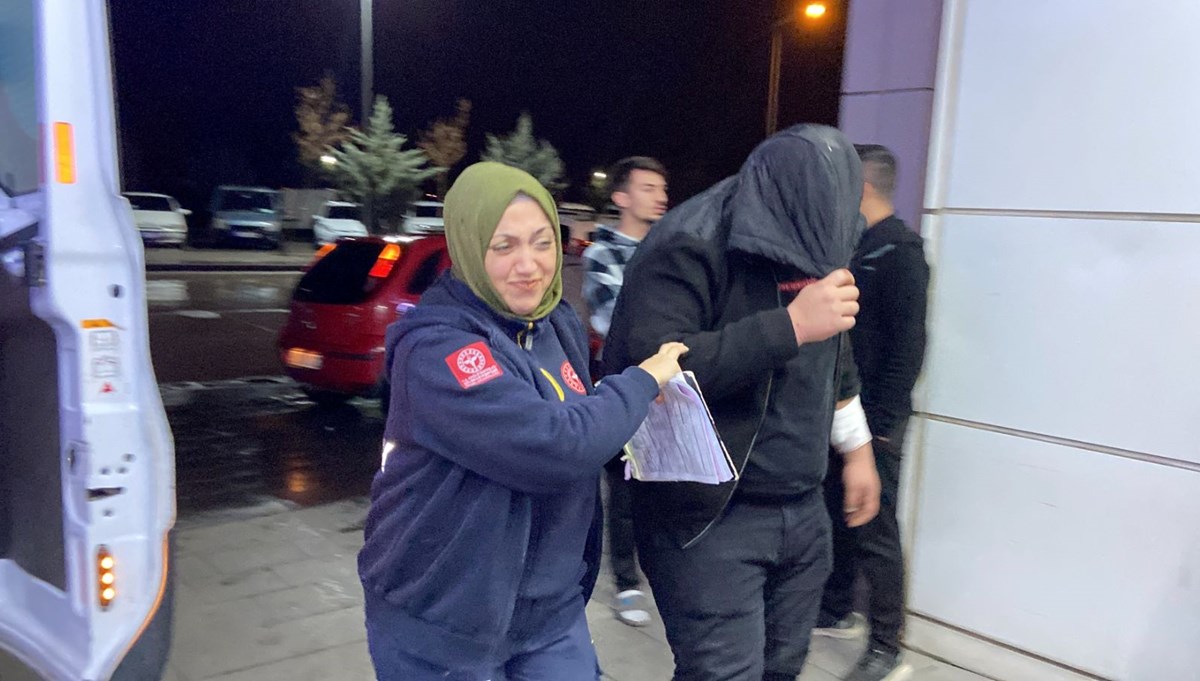 Aksaray’da bıçaklı kavga: 2 yaralı Aksaray’da bıçaklı kavga: 2 yaralı