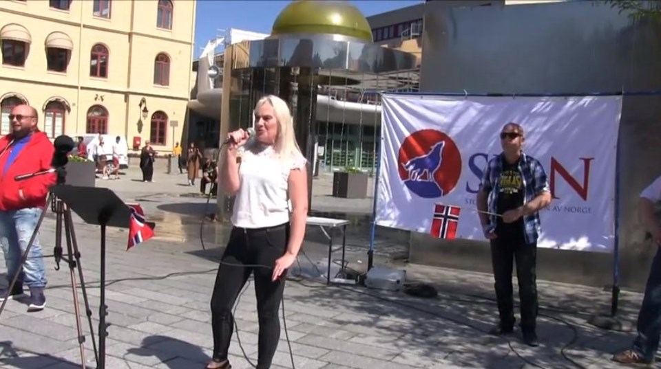 Norveç'te İslam karşıtı gösteride Kur'an-ı Kerim provakasyonu - 2