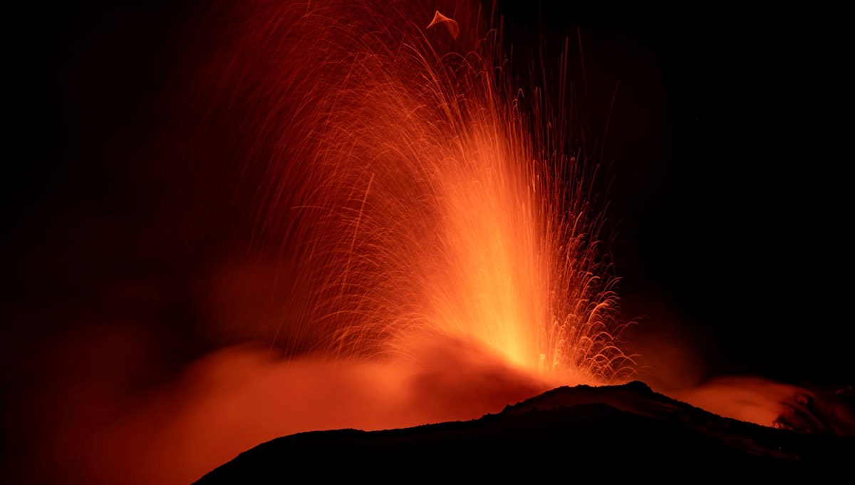 Etna Yanardağı'nda patlama