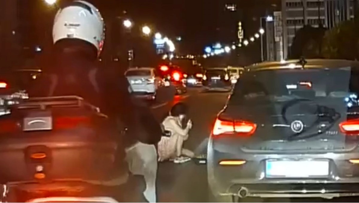 Şişli'de korsan taksici dehşeti: Kadını yola atıp kaçtı Şişli'de korsan taksici dehşeti: Kadını yola atıp kaçtı
