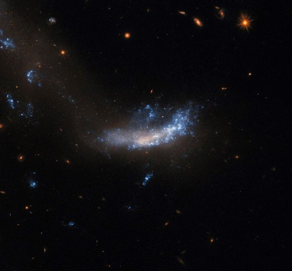 Hubble Teleskobu'ndan süpernova görüntüsü: Güneş'ten 2,5 milyar kat daha parlak - 1