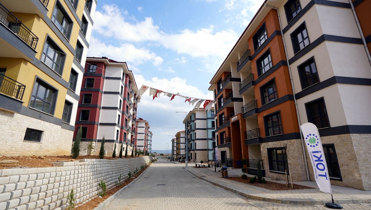Kahramanmaraş'ta 15 bin 980, Malatya'da 7 bin 881 konut teslim edildi Kahramanmaraş'ta 15 bin 980, Malatya'da 7 bin 881 konut teslim edildi