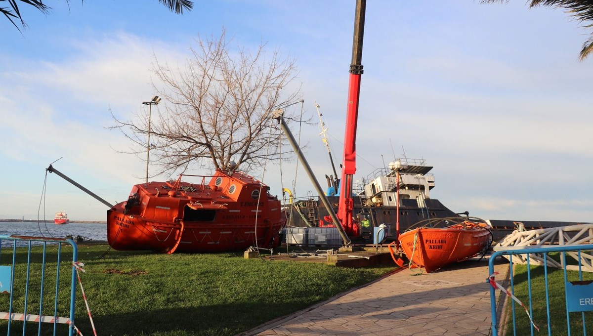 Zonguldak’ta karaya oturan geminin söküm çalışması başladı