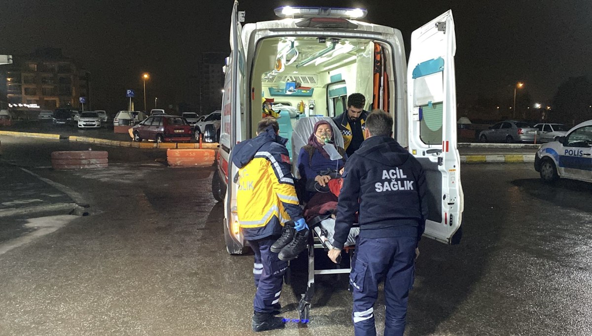 Sivas'ta ısıtıcıdan sızan gazdan etkilenen 48 kişi hastaneye kaldırıldı Sivas'ta ısıtıcıdan sızan gazdan etkilenen 48 kişi hastaneye kaldırıldı