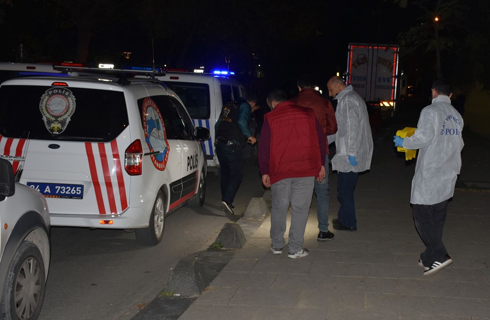 Son dakika haberi... Bağcılar'da silahlı çatışma: 5 yaralı - 1