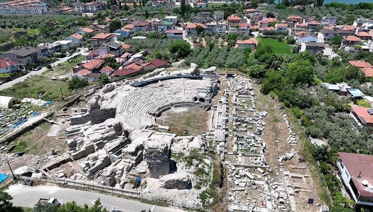İznik Roma Tiyatrosu turizme kazandırılıyor İznik Roma Tiyatrosu turizme kazandırılıyor