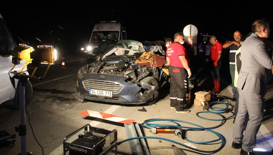 Sivas&#39;ta otomobil kamyonete çarptı: 1 ölü, 2 yaralı - Son Dakika Sivas Haberleri | NTV Haber | NTV